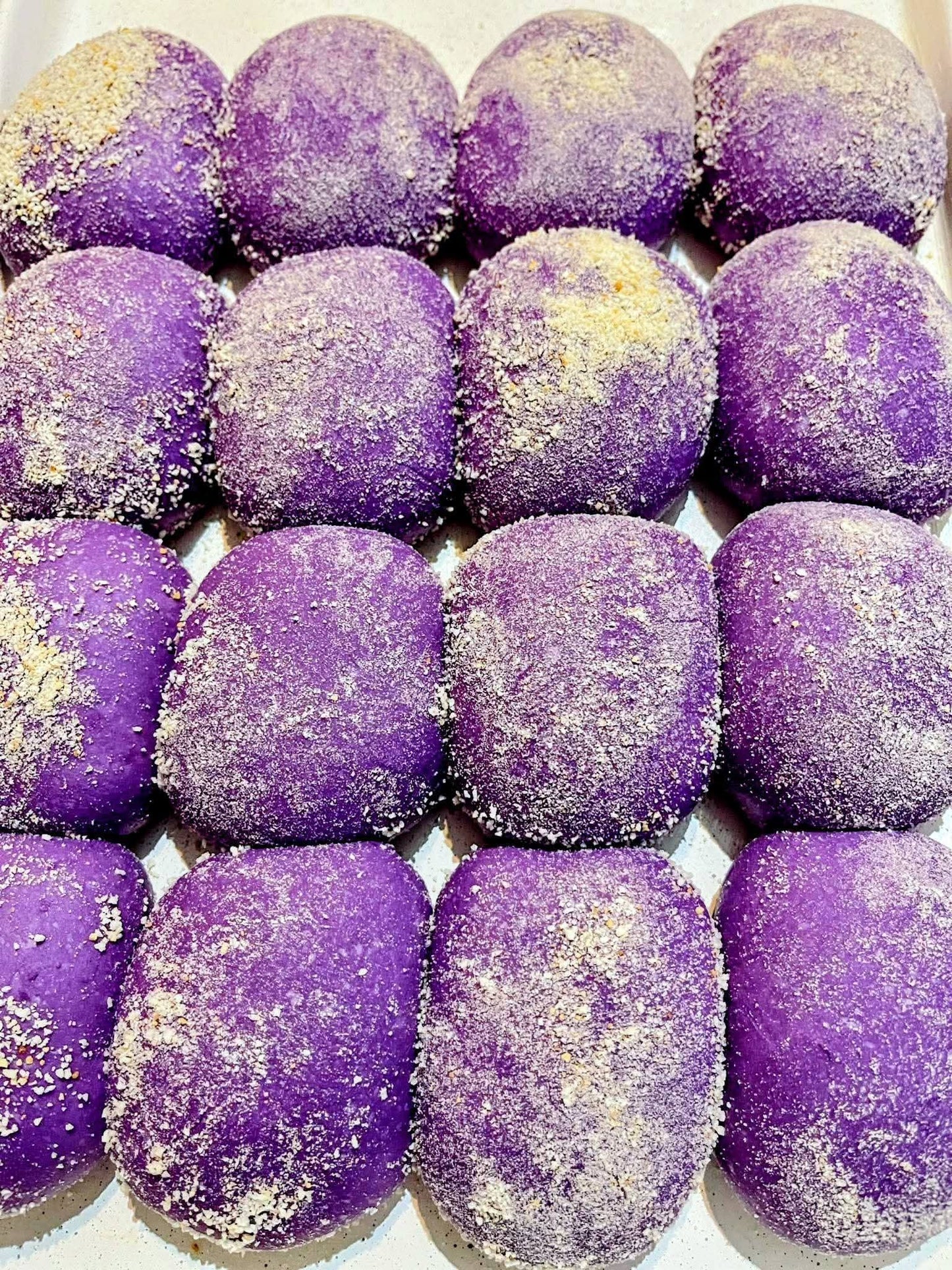 UBE PANDESAL WITH HALAYA FILLING 8PCS (PRE-ORDER) SHIPPING SEPT. 9