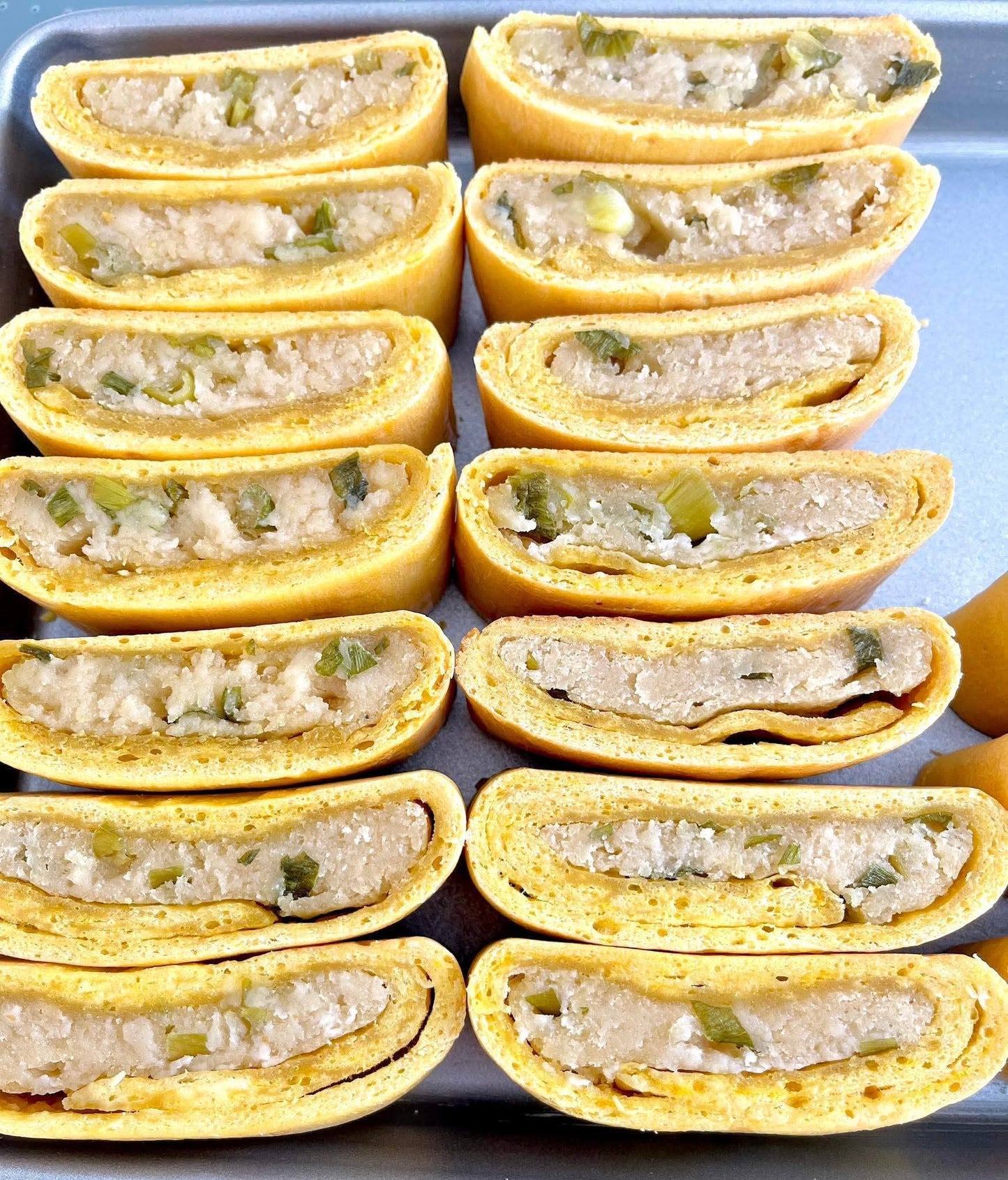 ONION BREAD 8PCS (PRE-ORDER) SHIPPING SEPT. 9